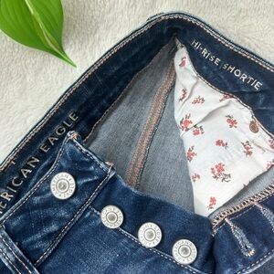 American Eagle next level stretch hi-rise shortie with floral pocket